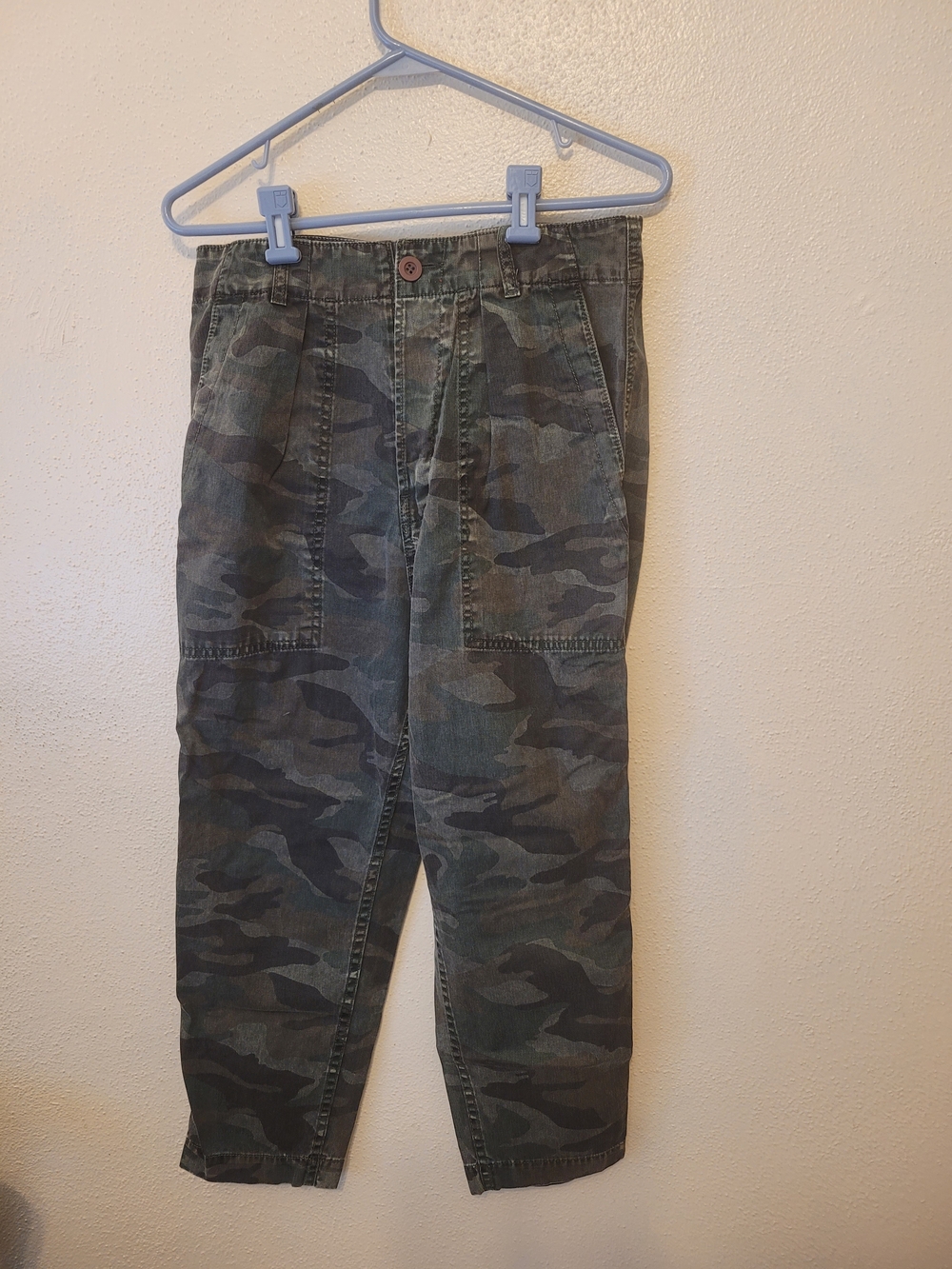 Sundry Murphy Camo High Rise Cropped Utility Pants Women’s Size 28